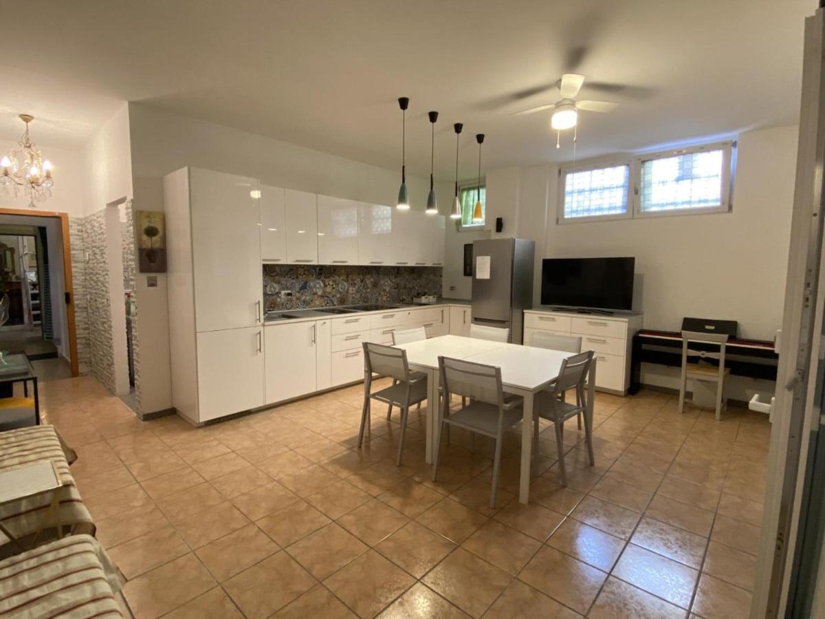 ホテル Casa Turro ミラノ エクステリア 写真